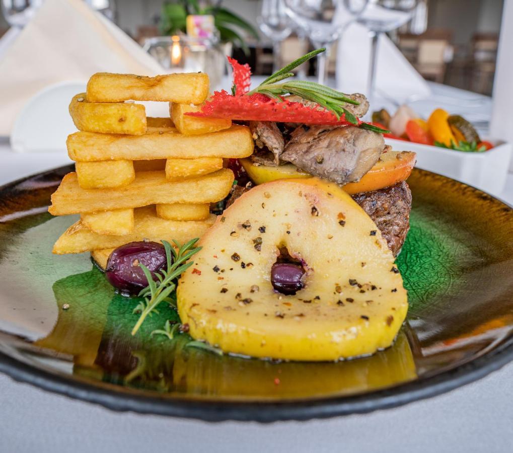 Boutique Odyseja & Spa Ciechocinek Exteriör bild A plate of food