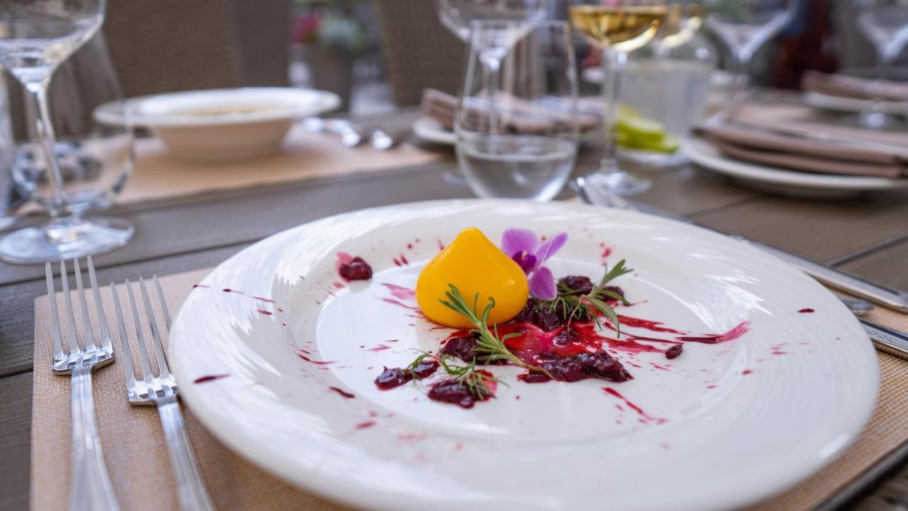 Boutique Odyseja & Spa Ciechocinek Exteriör bild A plate of food