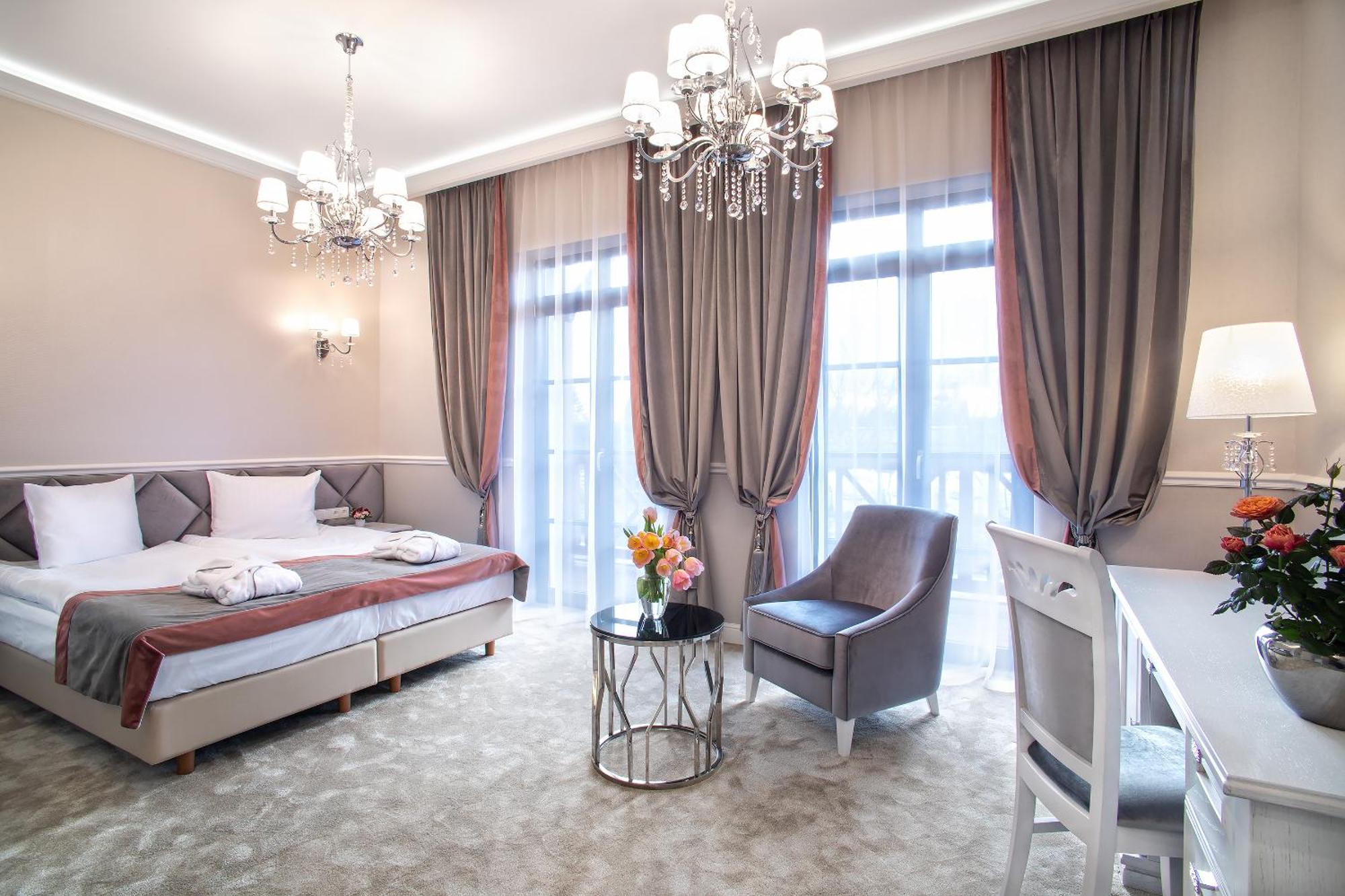 Boutique Odyseja & Spa Ciechocinek Exteriör bild A room at the hotel
