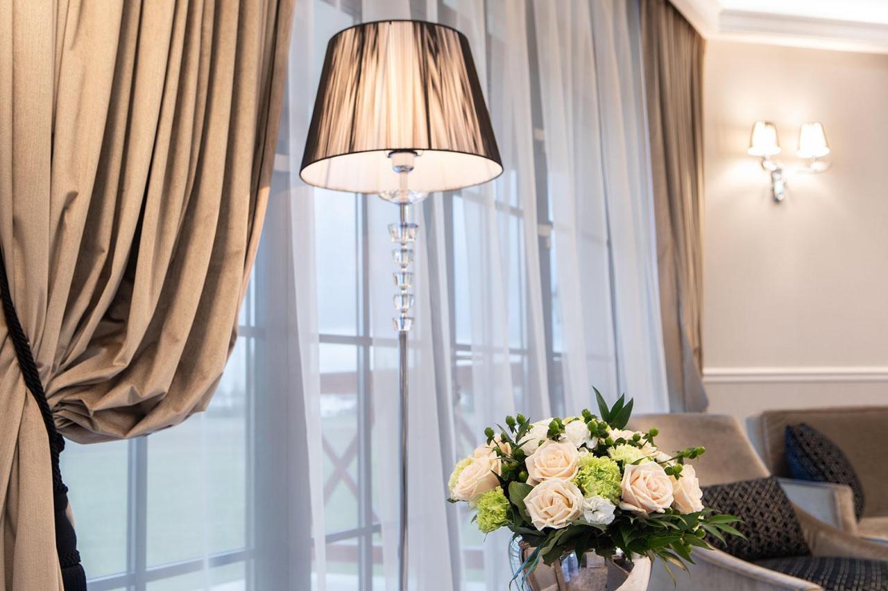 Boutique Odyseja & Spa Ciechocinek Exteriör bild A floor lamp