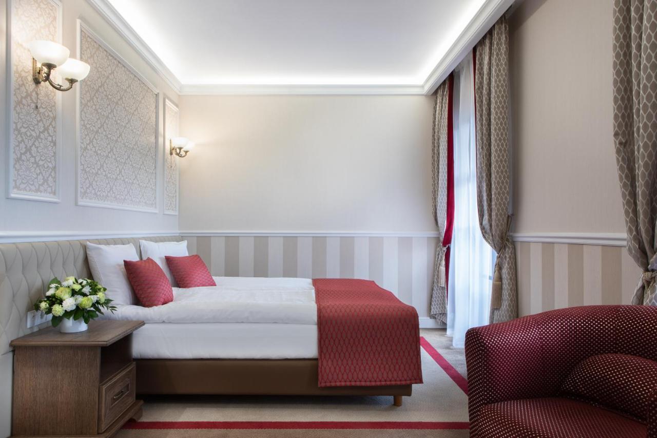 Boutique Odyseja & Spa Ciechocinek Exteriör bild A room at the hotel